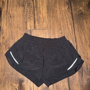 Lululemon Hotty Hot Shorts Size 6 Black Regular NWOT